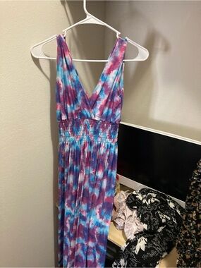 Tie-Dye V-Neck Sleeveless Maxi Dress in Purple & Blue
